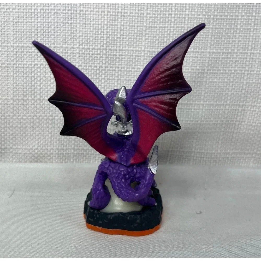 Activision Skylanders Giants Cynder Undead Dragon Figure 83999888 Purple Skull